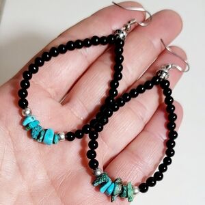 Jacla Heishi Beaded Hoop Earrings – Turquoise & Onyx